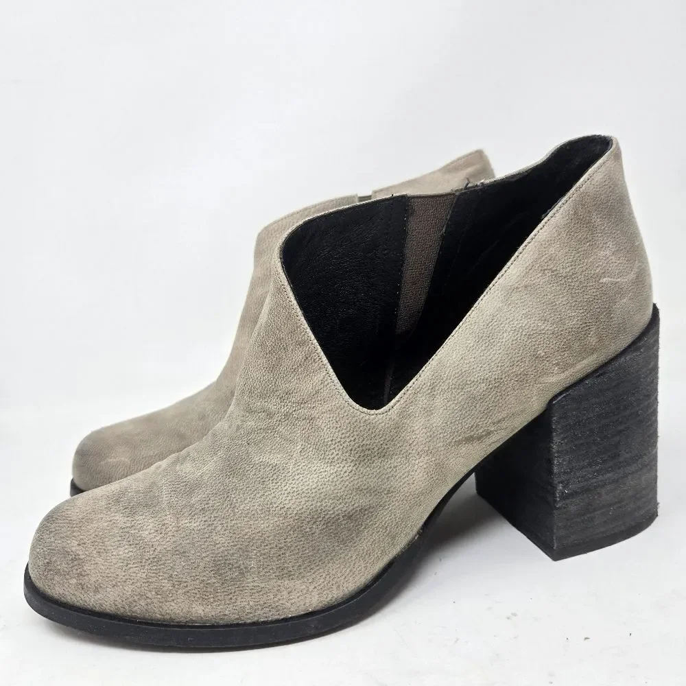 FREE PEOPLE Terrah Grey Leather‎ Cut Out Pull On Ankle Booties Boots Size 39 | 9